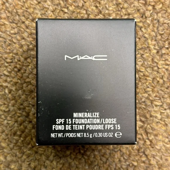 Mac Mineralize SPF 15 Loose Foundation - Picture 2 of 2